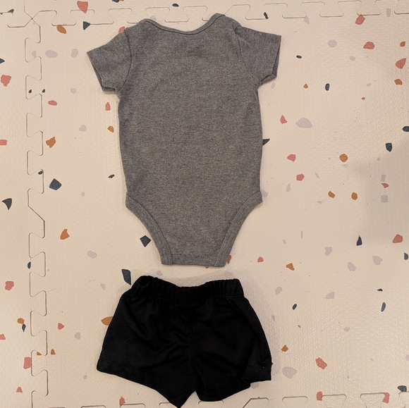 6-9M Nike Air Baby 2-Piece Set - Onesie & Shorts - Picture 4 of 5